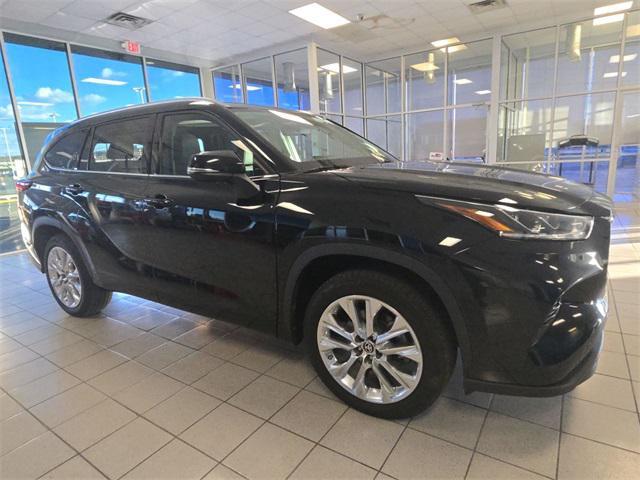 used 2021 Toyota Highlander car, priced at $30,500