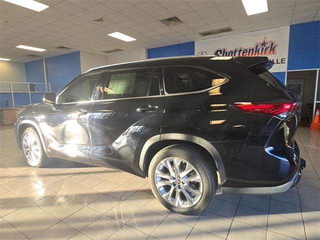 used 2021 Toyota Highlander car, priced at $30,500