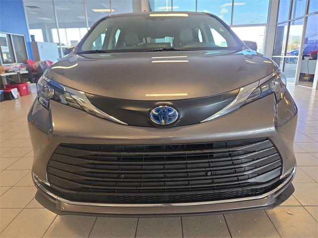 used 2024 Toyota Sienna car, priced at $41,598