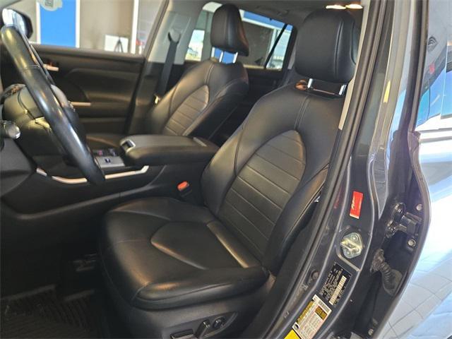 used 2021 Toyota Highlander car, priced at $27,124