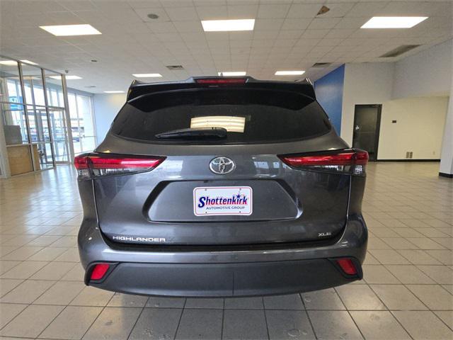 used 2023 Toyota Highlander car, priced at $35,250