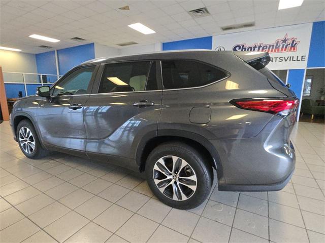 used 2023 Toyota Highlander car, priced at $35,250