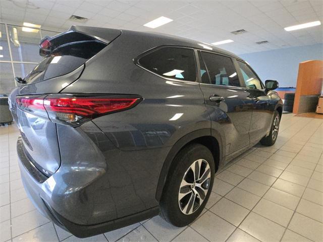 used 2023 Toyota Highlander car, priced at $35,250