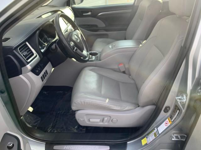 used 2017 Toyota Highlander car