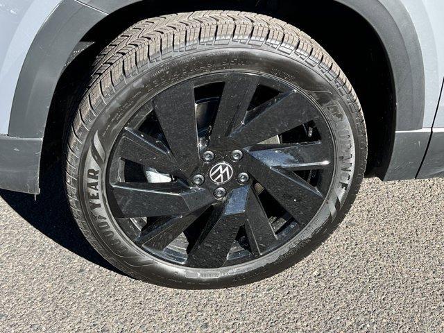 new 2024 Volkswagen Taos car, priced at $36,671
