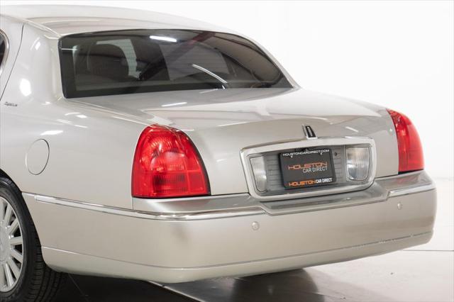 used 2003 Lincoln Town Car car, priced at $13,995