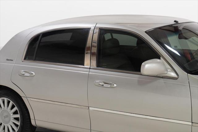 used 2003 Lincoln Town Car car, priced at $13,995