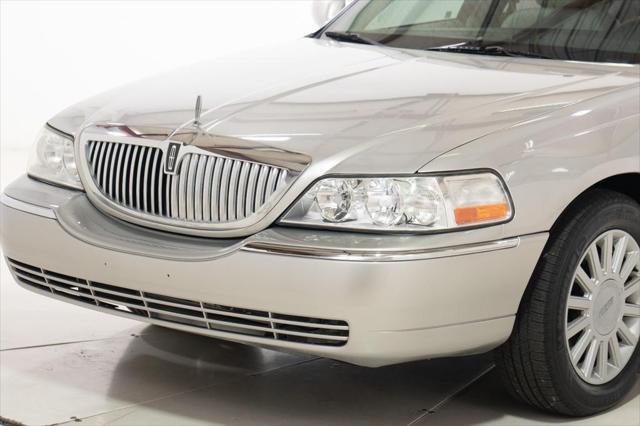 used 2003 Lincoln Town Car car, priced at $13,995