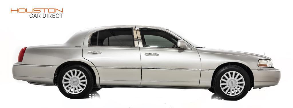 used 2003 Lincoln Town Car car, priced at $13,995