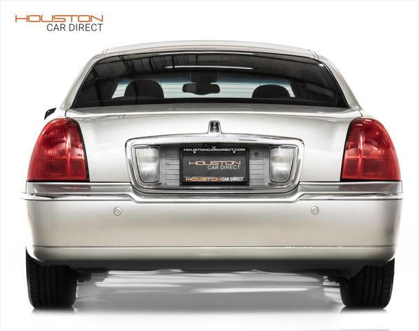 used 2003 Lincoln Town Car car, priced at $13,995