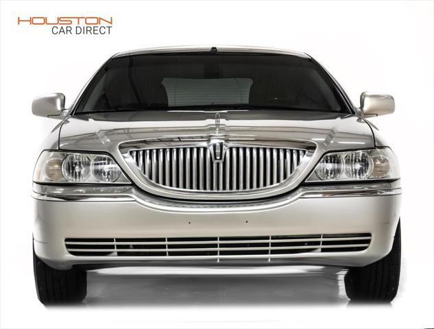 used 2003 Lincoln Town Car car, priced at $13,995