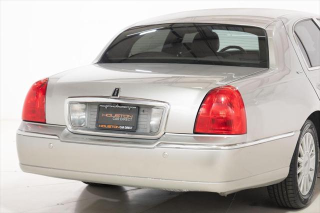 used 2003 Lincoln Town Car car, priced at $13,995