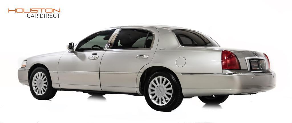 used 2003 Lincoln Town Car car, priced at $13,995