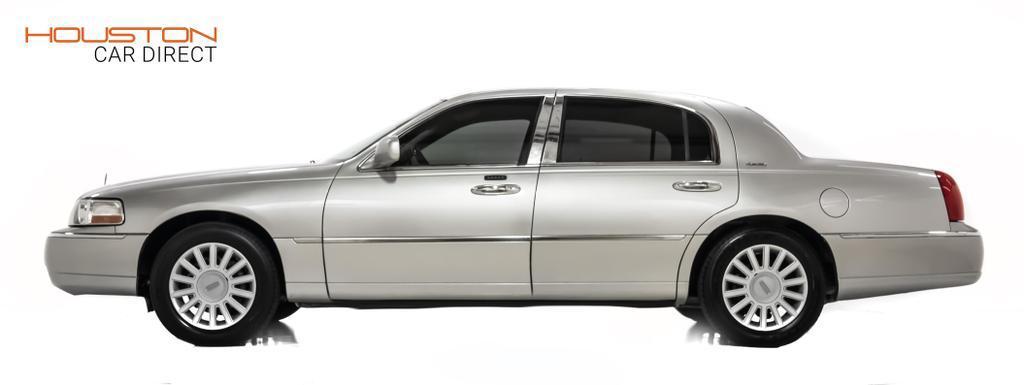 used 2003 Lincoln Town Car car, priced at $13,995