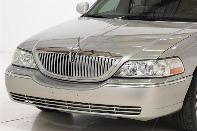 used 2003 Lincoln Town Car car, priced at $13,995