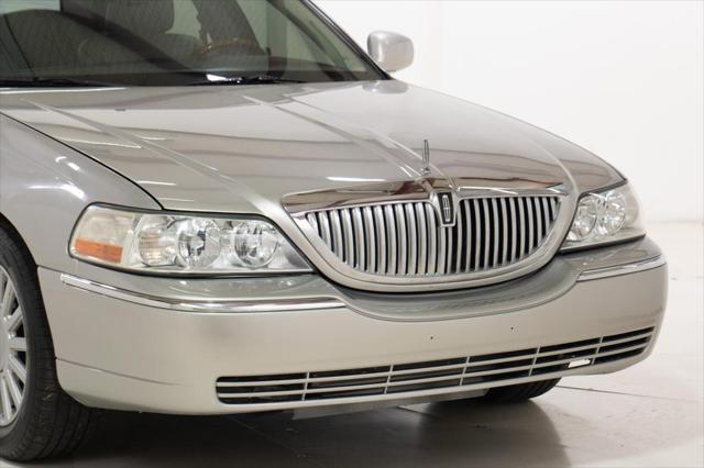 used 2003 Lincoln Town Car car, priced at $13,995