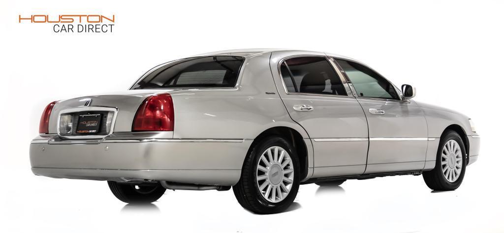 used 2003 Lincoln Town Car car, priced at $13,995