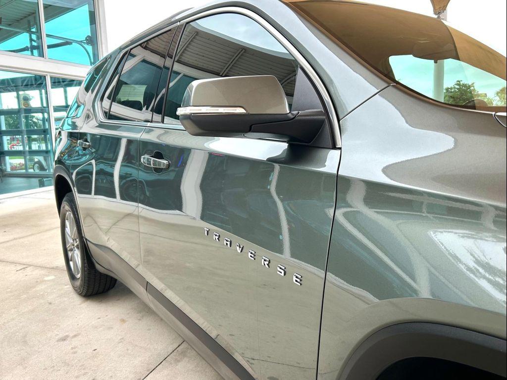 used 2023 Chevrolet Traverse car, priced at $27,997