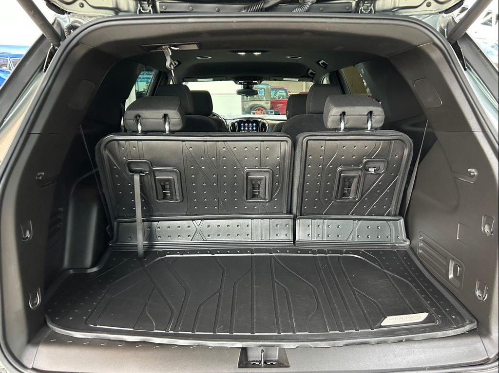 used 2023 Chevrolet Traverse car, priced at $27,997