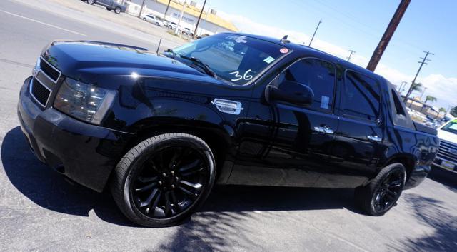 used 2007 Chevrolet Avalanche car, priced at $10,999