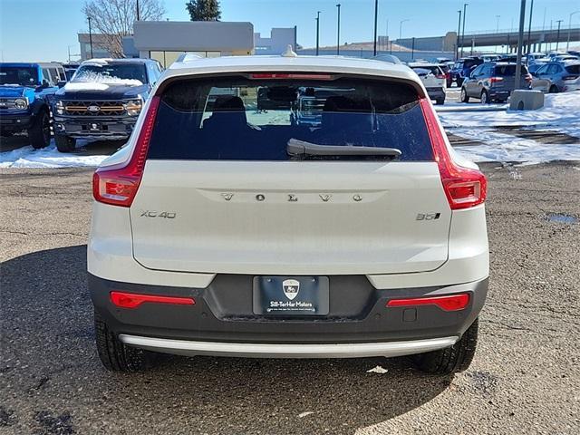 new 2025 Volvo XC40 car