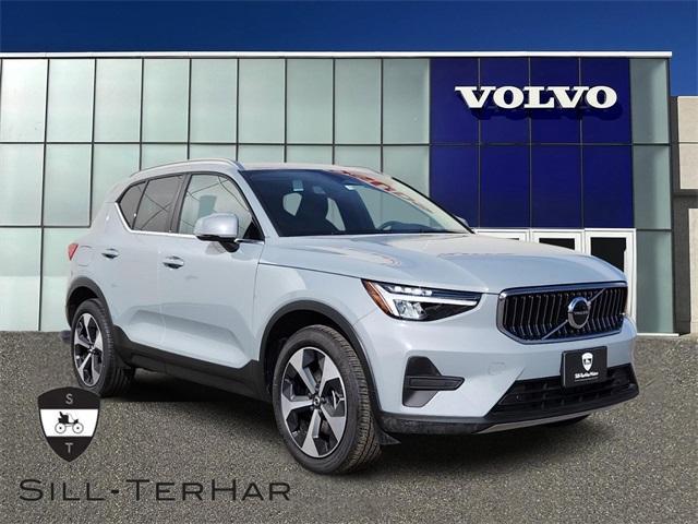 new 2025 Volvo XC40 car, priced at $45,035