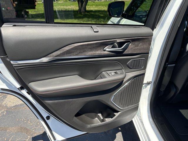 new 2025 Jeep Grand Cherokee car, priced at $62,770