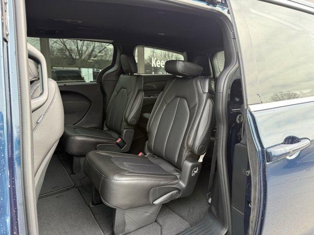 new 2025 Chrysler Pacifica car, priced at $47,635