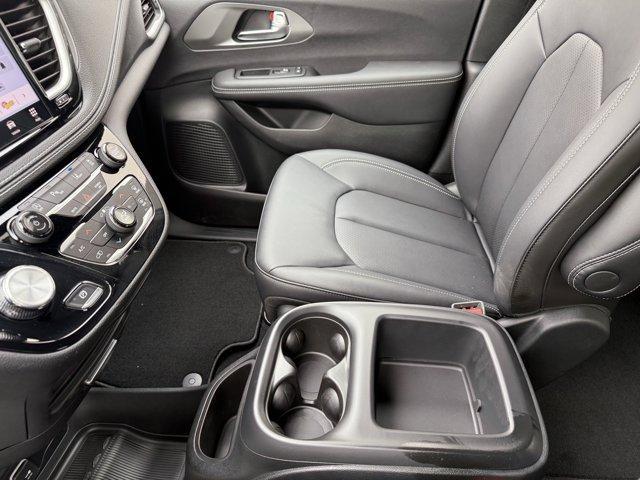 new 2025 Chrysler Pacifica car, priced at $47,635
