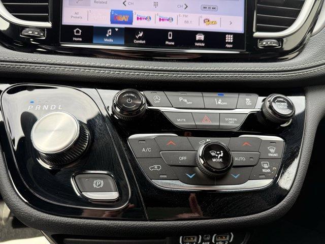 new 2025 Chrysler Pacifica car, priced at $47,635