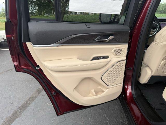new 2025 Jeep Grand Cherokee car, priced at $50,062