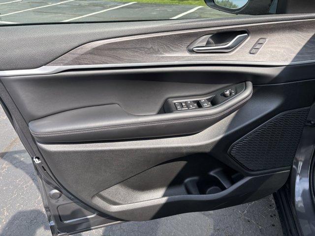 new 2025 Jeep Grand Cherokee car, priced at $44,727
