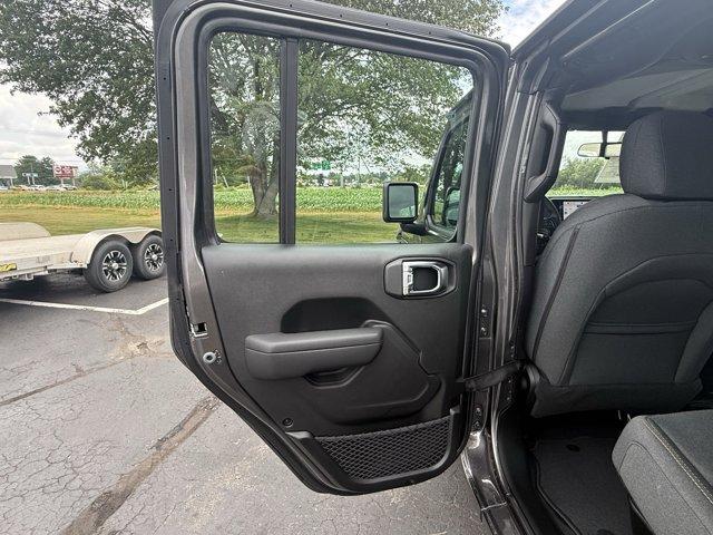 new 2025 Jeep Gladiator car, priced at $42,672