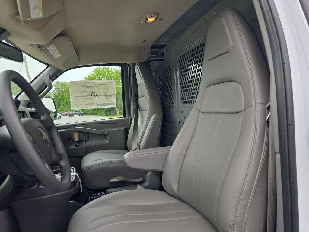 new 2025 Chevrolet Express 2500 car
