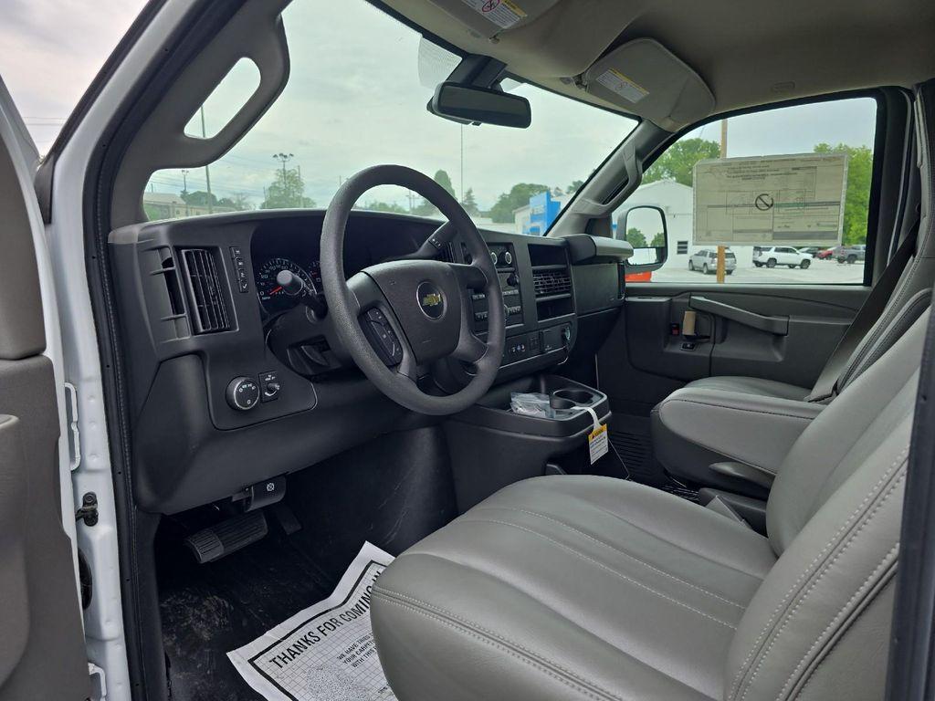 new 2025 Chevrolet Express 2500 car