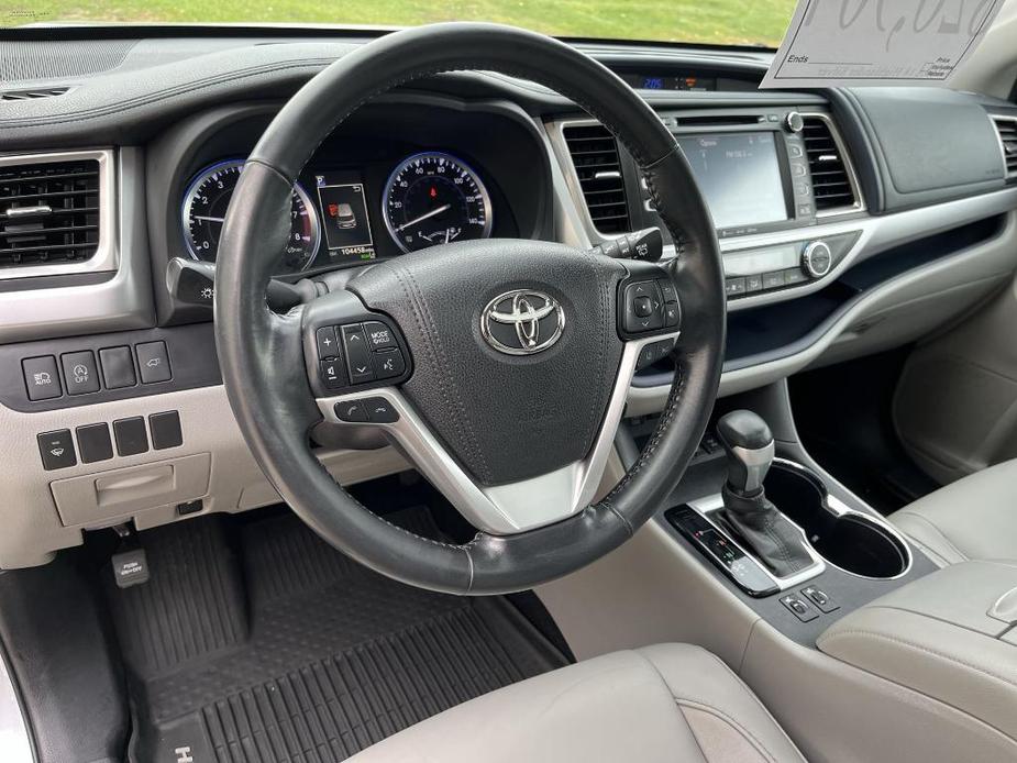 used 2018 Toyota Highlander car, priced at $26,404