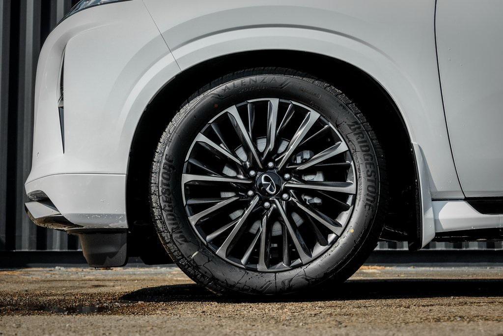 new 2026 INFINITI QX80 car, priced at $104,638