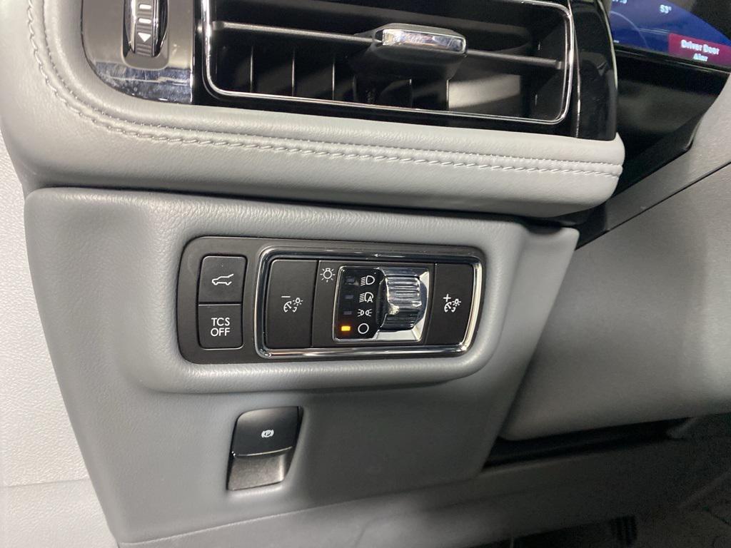used 2023 Lincoln Nautilus car, priced at $33,995