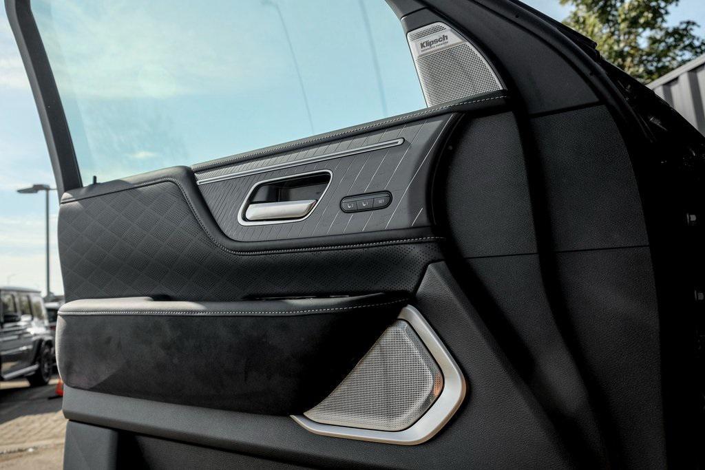 new 2026 INFINITI QX80 car, priced at $109,655