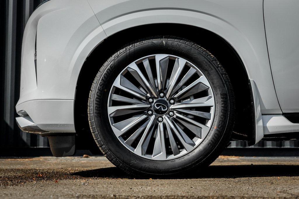 new 2026 INFINITI QX80 car, priced at $86,167