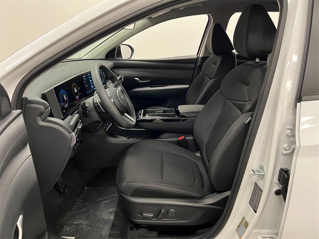 new 2025 Hyundai TUCSON Hybrid car, priced at $32,484