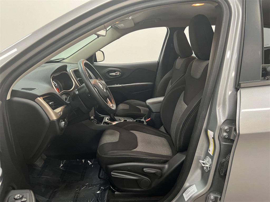used 2016 Jeep Cherokee car, priced at $8,195