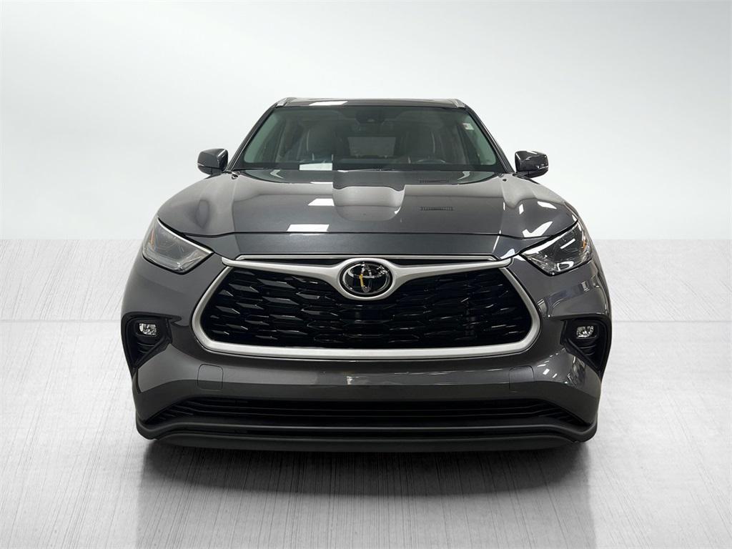 used 2023 Toyota Highlander car, priced at $32,195