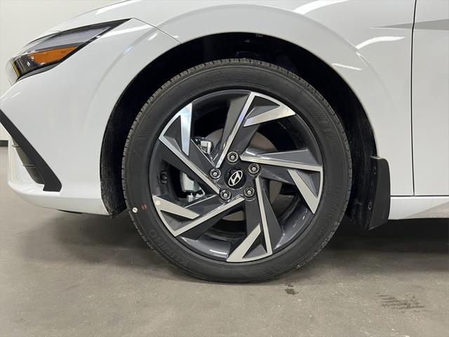 new 2025 Hyundai Elantra car, priced at $23,569