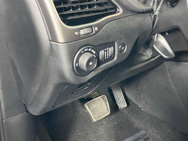 used 2022 Jeep Cherokee car, priced at $26,009