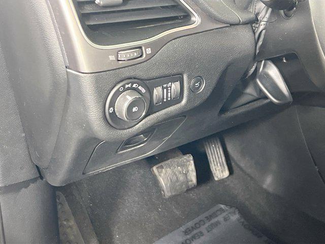 used 2022 Jeep Cherokee car, priced at $23,569