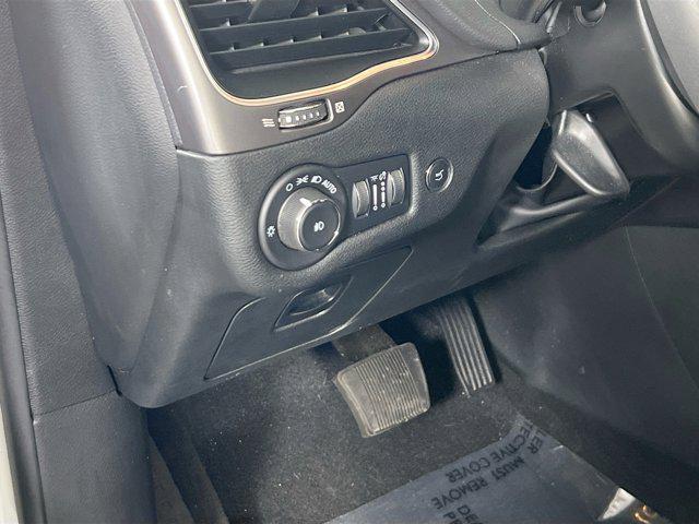 used 2022 Jeep Cherokee car, priced at $24,426