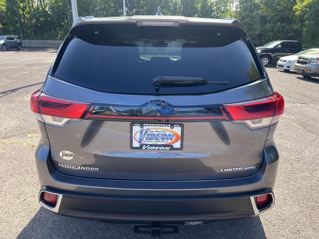 used 2019 Toyota Highlander car, priced at $27,945