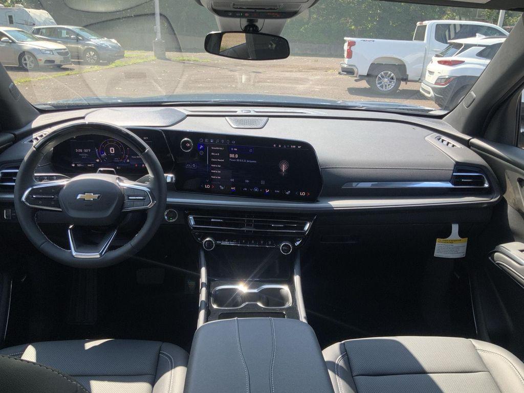 new 2025 Chevrolet Traverse car, priced at $48,670