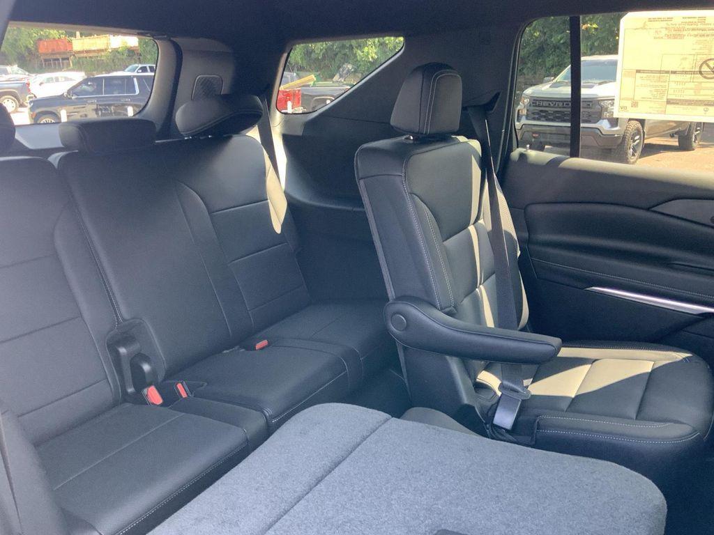 new 2025 Chevrolet Traverse car, priced at $48,670